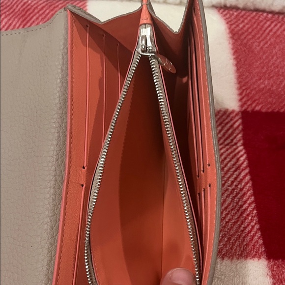 * Final Price Drop * 💰 Louis Vuitton Taupe, Cream, and Pink Leather Wallet - Picture 5 of 16